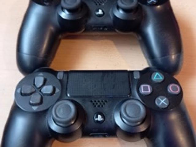 2 x PS4 Controller beide in einem sehr guten Zustand und Original - 1